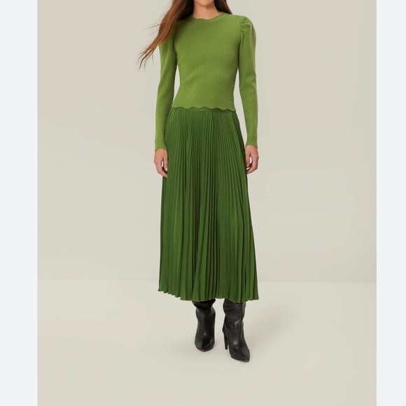 FARM Rio Dresses & Skirts - FARM RIO Elegant Green Pleated Skirt